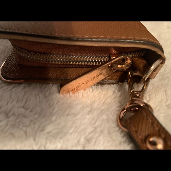 Michael Kors Hamilton Specchio, Rose Gold w/Matching Wristlet - Picture 9 of 12